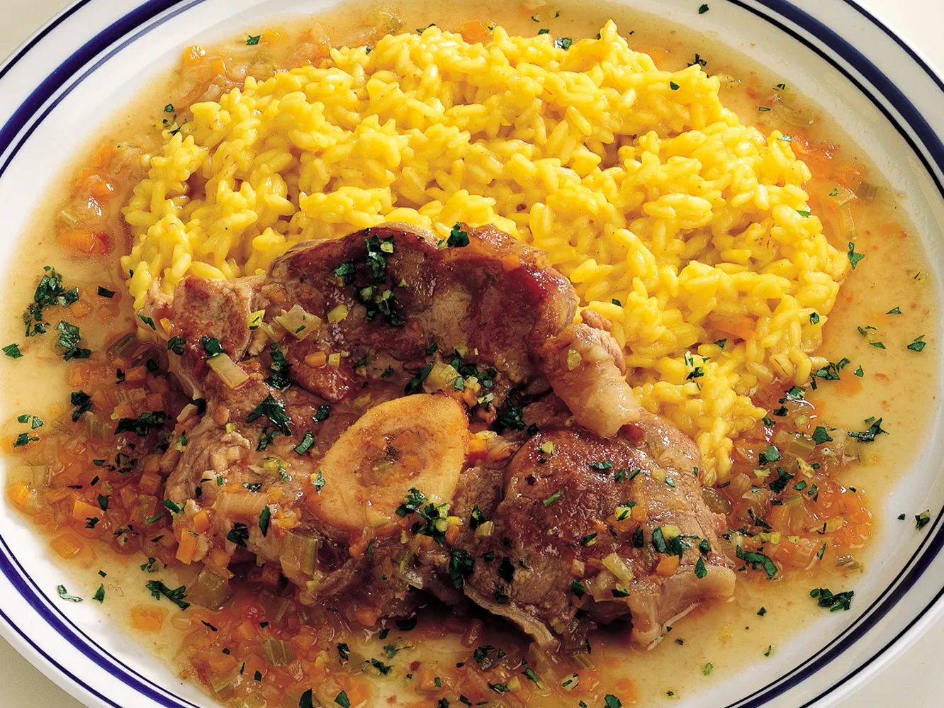 Retetă europeană: Ossibuchi alla Milanese Retetă europeană: Ossibuchi alla Milanese