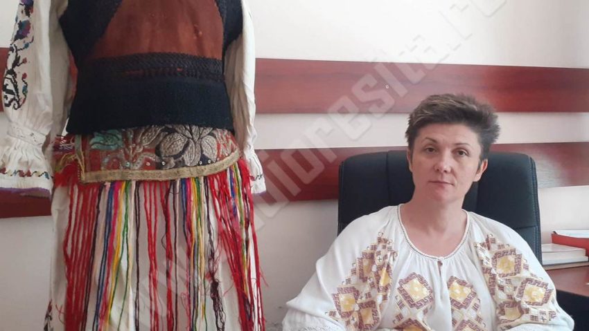 Sânzienele şi ia românească: 1800 de obiecte tradiţionale şi 125 de cămăşi de borangic, păstrate de decenii în colecţia Muzeului Banatului Montan din Reşiţa Sânzienele şi ia românească: 1800 de obiecte tradiţionale şi 125 de cămăşi de borangic, păstrate de decenii în colecţia Muzeului Banatului Montan din Reşiţa
