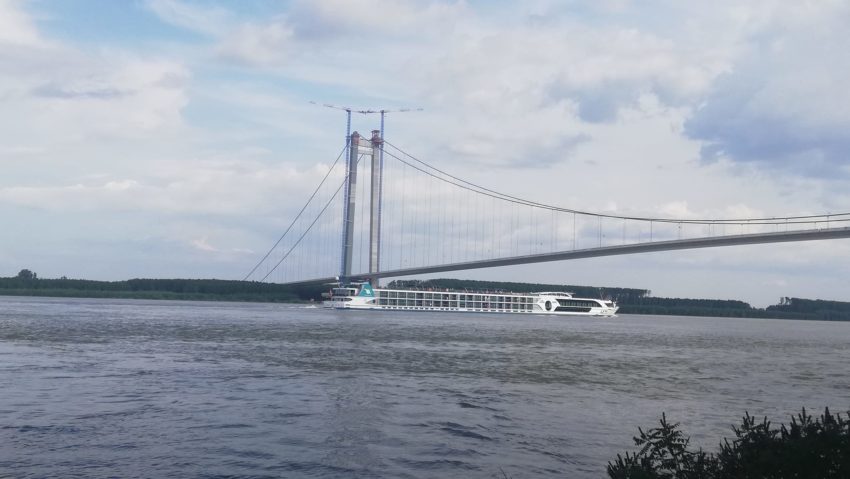 Podul care traversează Dunărea la Brăila va fi deschis circulaţiei pe 6 iulie Podul care traversează Dunărea la Brăila va fi deschis circulaţiei pe 6 iulie