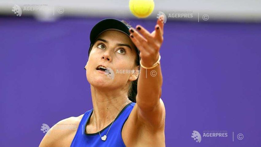 Sorana Cârstea îşi continuă aventura la Wimbledon. Românca a obţinut o victorie de prestigiu contra Jelenei Ostapenko Sorana Cârstea îşi continuă aventura la Wimbledon. Românca a obţinut o victorie de prestigiu contra Jelenei Ostapenko