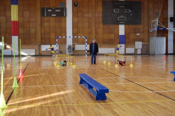 Clubul Sportiv Oţelu-Roşu oferă gratuit elevilor şansa de a se pregăti pentru şcolile militare Clubul Sportiv Oţelu-Roşu oferă gratuit elevilor şansa de a se pregăti pentru şcolile militare