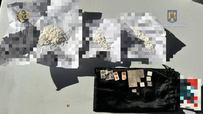 Dealeri de droguri, reţinuţi la Văliug, arestaţi preventiv pentru 30 de zile Dealeri de droguri, reţinuţi la Văliug, arestaţi preventiv pentru 30 de zile