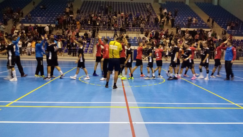 CSM Reşiţa, învinsă în faţa propriilor suporteri. Făgăraşul, o nucă prea tare pentru rossoneri CSM Reşiţa, învinsă în faţa propriilor suporteri. Făgăraşul, o nucă prea tare pentru rossoneri