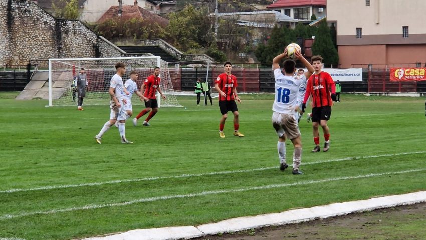 CSM Reşiţa, trei din trei! Rossonerii vor da ultima bătălie a anului contra liderului CSC Şelimbăr CSM Reşiţa, trei din trei! Rossonerii vor da ultima bătălie a anului contra liderului CSC Şelimbăr