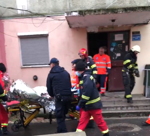 Explozie într-un bloc de garsoniere din Lugoj. Poliţiştii au deschis dosar de cercetare penală Explozie într-un bloc de garsoniere din Lugoj. Poliţiştii au deschis dosar de cercetare penală