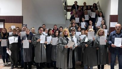 Grefierii anunţă proteste pe termen nelimitat