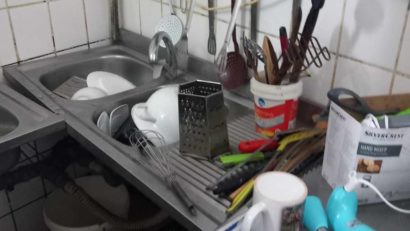 CJPC Caraş-Severin: 15 operatori economici amendaţi cu peste 50 de mii de lei pentru neregulile găsite în camere şi bucătării
