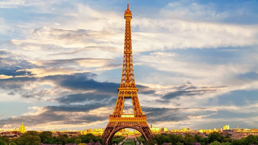 Turnul Eiffel se va redeschide duminică pentru public Turnul Eiffel se va redeschide duminică pentru public