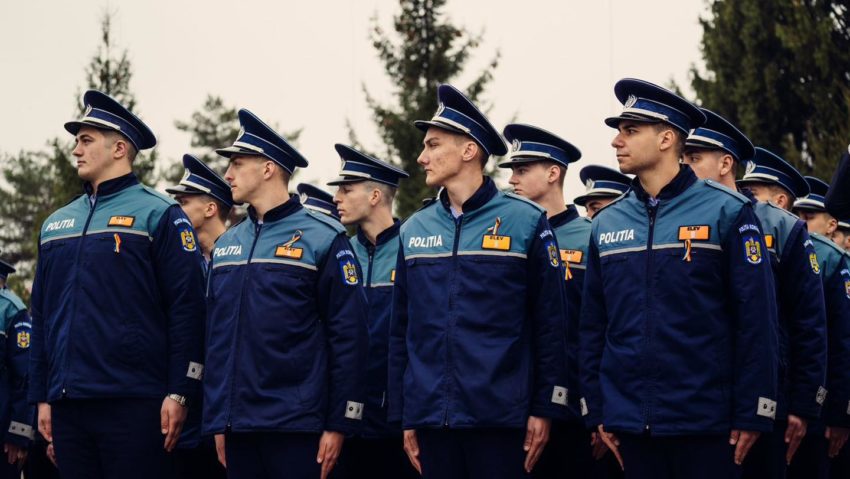 Poliţia Română scoate la concurs 400 de posturi de agenţi şi ofiţeri de poliţie, precum şi de personal contractual Poliţia Română scoate la concurs 400 de posturi de agenţi şi ofiţeri de poliţie, precum şi de personal contractual