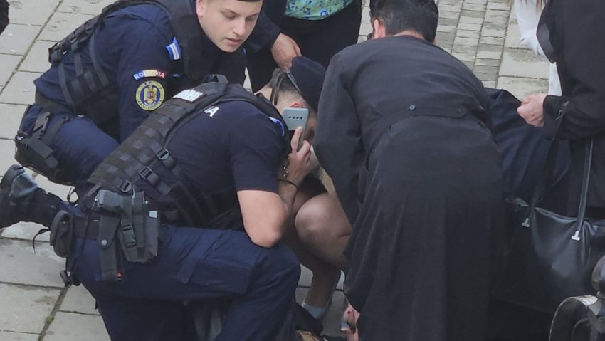 Eveniment nefericit la hramul Catedralei din Caransebeș. A fost nevoie de intervenţia jandarmilor Eveniment nefericit la hramul Catedralei din Caransebeș. A fost nevoie de intervenţia jandarmilor