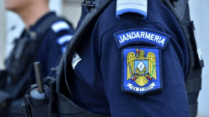 Zeci de susținători ai lui Călin Georgescu, în fața sediului DIICOT. Jandarmeria a dispus măsuri de ordine și siguranță