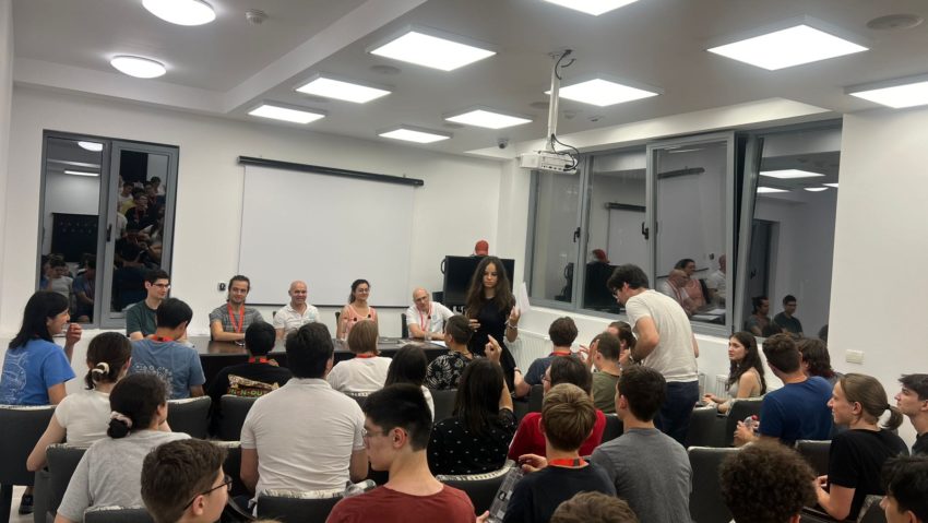 La Reşiţa a început APEXMATHS-2024, tabăra internațională de matematică, unică în Europa La Reşiţa a început APEXMATHS-2024, tabăra internațională de matematică, unică în Europa