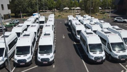 Primele microbuze electrice pentru elevi vor ajunge în Caraș-Severin până la sfârșitul anului