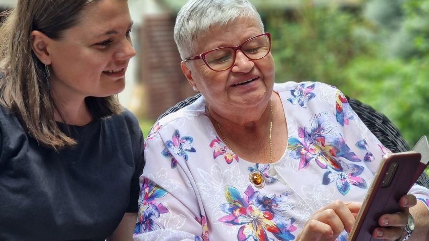 Mii de apeluri din vestul țării la Telefonul Vârstnicului în cei 9 ani de activitate Mii de apeluri din vestul țării la Telefonul Vârstnicului în cei 9 ani de activitate