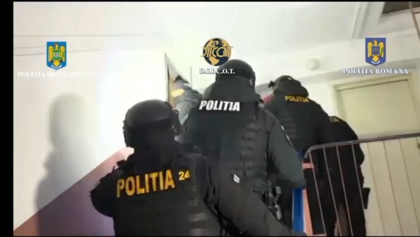 Aproape 70 de percheziţii, inclusiv în Caraş-Severin, la persoane cercetate pentru trafic de migranţi Aproape 70 de percheziţii, inclusiv în Caraş-Severin, la persoane cercetate pentru trafic de migranţi