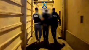 Prins în flagrant în timp ce fura dintr-un magazin din Caransebeş
