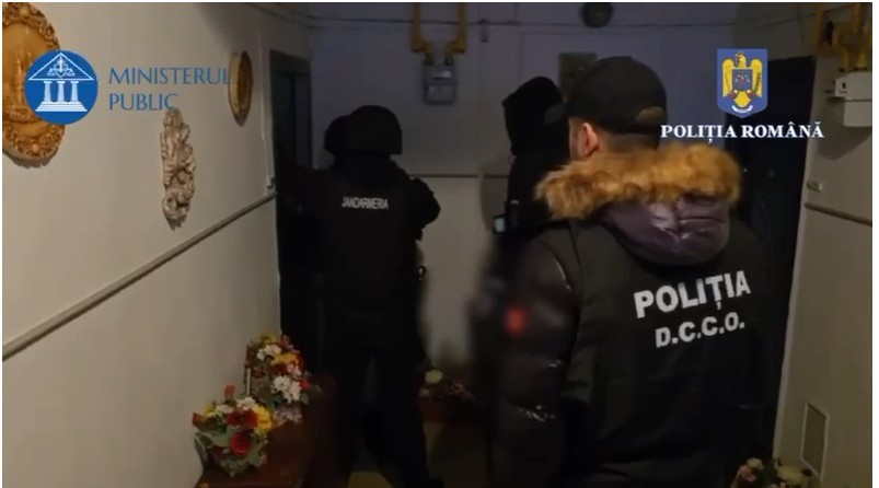 Bilanțul perchezițiilor la Potra: arme letale, grenade, lansatoare, muniție, 25 kg aur și 3,3 milioane de dolari Bilanțul perchezițiilor la Potra: arme letale, grenade, lansatoare, muniție, 25 kg aur și 3,3 milioane de dolari