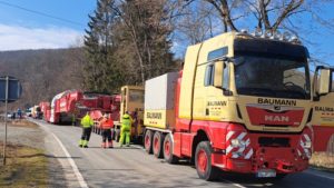 Transport agabaritic de proporții: componente uriașe pentru Termocentrala Mintia traversează vestul țării