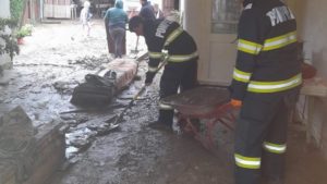 Caraș-Severin: aproximativ o sută de gospodării din localitatea Dalboşeţ, afectate în urma unei viituri de scurtă durată