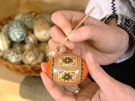 Oul de Paști: simbol al vieții, tradiției și învierii în culturi diverse Oul de Paști: simbol al vieții, tradiției și învierii în culturi diverse