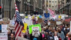 Mii de oameni, la proteste anti-Trump în SUA