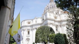 Papa Francisc a decedat în urma unui accident vascular cerebral (Vatican)