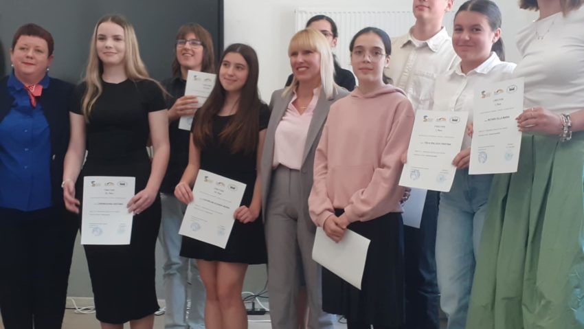 Diplome DSD la Colegiul Naţional „Diaconovici-Tietz” din Reșița – un pas important pentru viitorul elevilor Diplome DSD la Colegiul Naţional „Diaconovici-Tietz” din Reșița – un pas important pentru viitorul elevilor