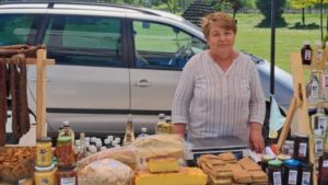Târgul de Primăvară din Caransebeș: Elevii și producătorii locali, împreună într-un eveniment plin de culoare și tradiție