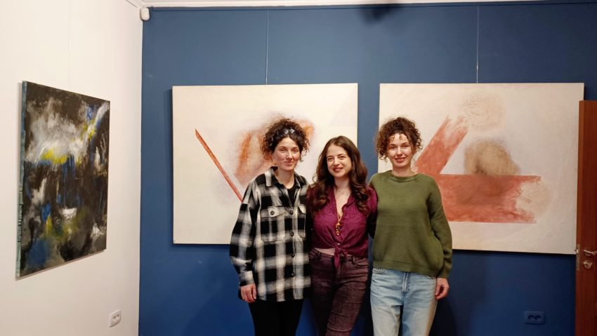 Expoziția „The New Era” la Muzeul de Artă Modernă și Contemporană Pavel Șușară – un dialog vizual între identitate, gen și spiritualitate