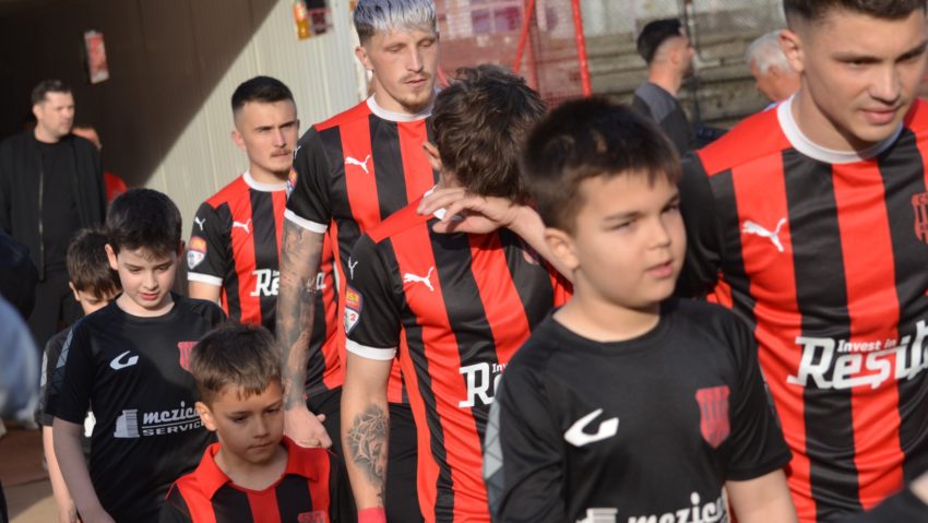 CSM Reşiţa, în derivă pe final de playoff. Rossonerii pierd fără drept de apel la FC Argeş CSM Reşiţa, în derivă pe final de playoff. Rossonerii pierd fără drept de apel la FC Argeş