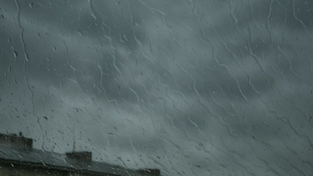 Furtuni, vânt puternic și temperaturi în scădere între 15 și 17 mai