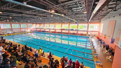 Speranțele înotului românesc se întrec la Reșița! Peste 200 de tineri sportivi luptă pentru medalii la Naționalele Școlare