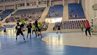 Handbal, Divizia A: Sighișoara, o nucă prea tare pentru CSM Reșița