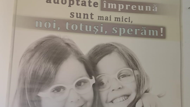 Adopțiile în scădere: 159 de copii așteaptă o familie în Caraș-Severin