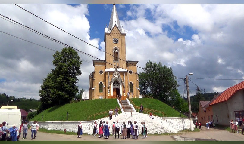 Kirchweihfest 2025 – Hramul Bisericii Catolice din Steierdorf, sărbătoare cu tradiție și dansuri populare Kirchweihfest 2025 – Hramul Bisericii Catolice din Steierdorf, sărbătoare cu tradiție și dansuri populare