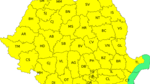 ANM: Averse torenţiale, descărcări electrice, vijelii şi grindină până luni dimineaţă, în cea mai mare parte a ţării