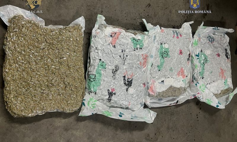 Timişoara: Doi tineri au fost arestaţi preventiv după ce au introdus în România, cu ajutorul unei firme de curierat, 21 kilograme de cannabis