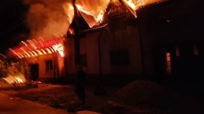Incendiu de amploare în Zorlențu Mare! Două case au fost mistuite de flăcări
