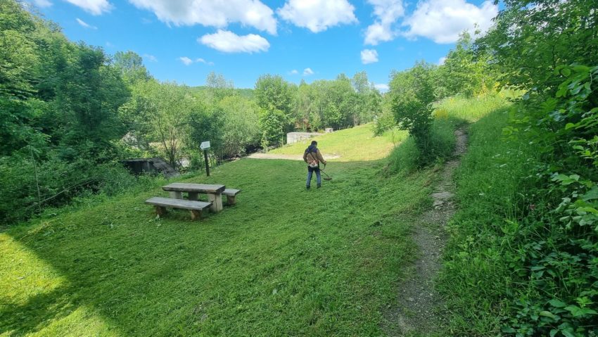 Acțiuni sezoniere de întreținere a traseelor și obiectivelor turistice în Parcul Național Semenic – Cheile Carașului Acțiuni sezoniere de întreținere a traseelor și obiectivelor turistice în Parcul Național Semenic – Cheile Carașului