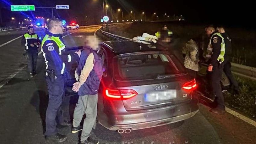 Au fost controale pe A1. Trei români sunt cercetați pentru trafic de migranți Au fost controale pe A1. Trei români sunt cercetați pentru trafic de migranți