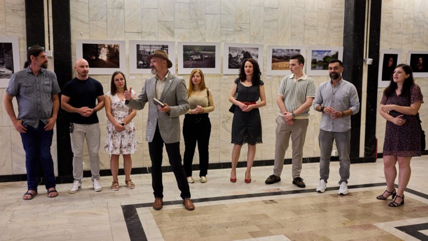 Expoziția de fotografie „Priviri Peregrine”, organizată de Centrul Județean de Cultură și Artă Caraș-Severin, vernisată la Centrul UBB Reşiţa Expoziția de fotografie „Priviri Peregrine”, organizată de Centrul Județean de Cultură și Artă Caraș-Severin, vernisată la Centrul UBB Reşiţa