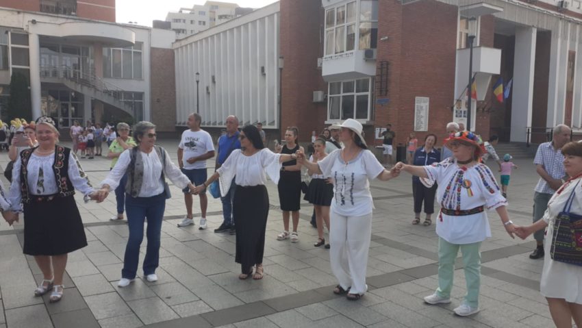 Festivalul „Paula Neamțu” a readus farmecul portului popular românesc în centrul Reșiței