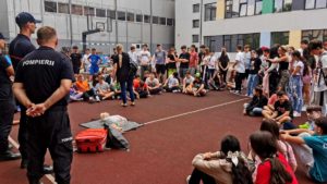 Activitate educativă la Școala Gimnazială „Mihai Peia”: lecții de prim ajutor și instructaj în caz de dezastre, alături de ISU Semenic