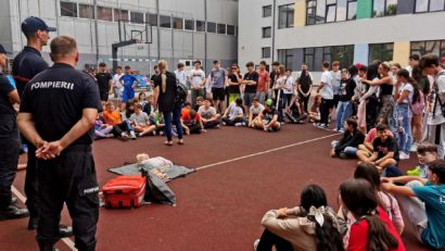 Activitate educativă la Școala Gimnazială „Mihai Peia”: lecții de prim ajutor și instructaj în caz de dezastre, alături de ISU Semenic