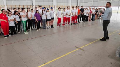 Crucea Roșie Caraș-Severin promovează educația sanitară în școli prin concursul „Sanitarii Pricepuți”