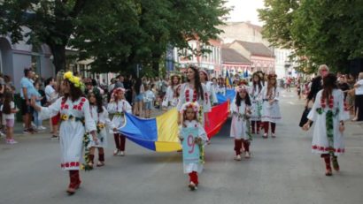 Carnavalul Florilor de la Bela Crkva – Spectacolul verii în Serbia vecină