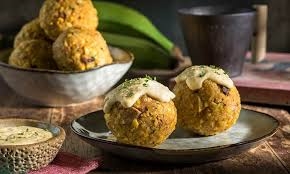 Rețeta ecuadoriană de Bolones de Verde, o gustare crocantă și aromată Rețeta ecuadoriană de Bolones de Verde, o gustare crocantă și aromată