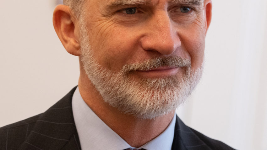 Regele Spaniei, Felipe al VI-lea, vizitează România alături de președintele Nicușor Dan – obiectiv strategic: Centrul de Instruire Întrunită de la Cincu Regele Spaniei, Felipe al VI-lea, vizitează România alături de președintele Nicușor Dan – obiectiv strategic: Centrul de Instruire Întrunită de la Cincu