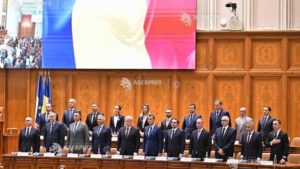 Guvernul Bolojan a fost învestit