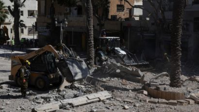 Iranul răspunde atacurilor SUA cu rachete trase în valuri asupra Israelului